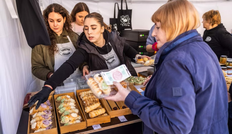 Osm tun tvarůžků a desetitisíce lidí. Festival v Olomouci bořil rekordy