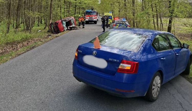 U Litovle vyhasl život mladého muže. Při předjíždění do jeho auta odbočil jiný řidič