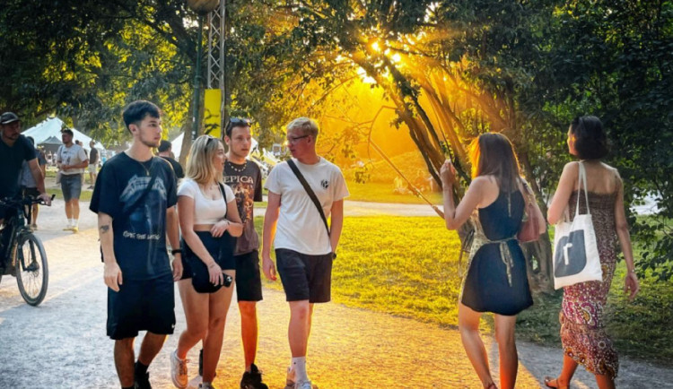 Program divadelního festivalu REGIONY je venku, z Hradce bude divadelní aréna