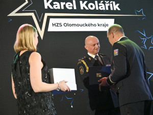 Tři skleněné přilby za Hustopeče. Hasiči z kraje získali prestižní ocenění za extrémní zásah