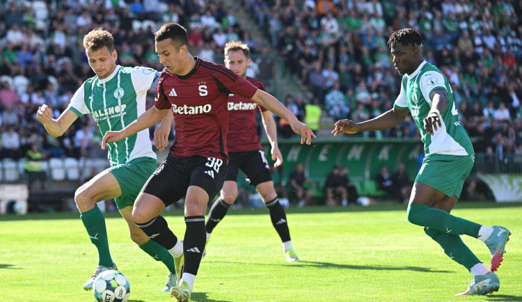 Fotbalisté Sparty nezvládli vyloučení Mercada a prohráli s Bohemians 0:2