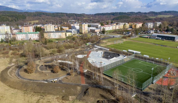 Nová Role na Karlovarsku postavila multifunkční park pro sport a relaxaci