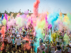 Barvám Neutečeš přinese do Olomouce den plný barev a zábavy
