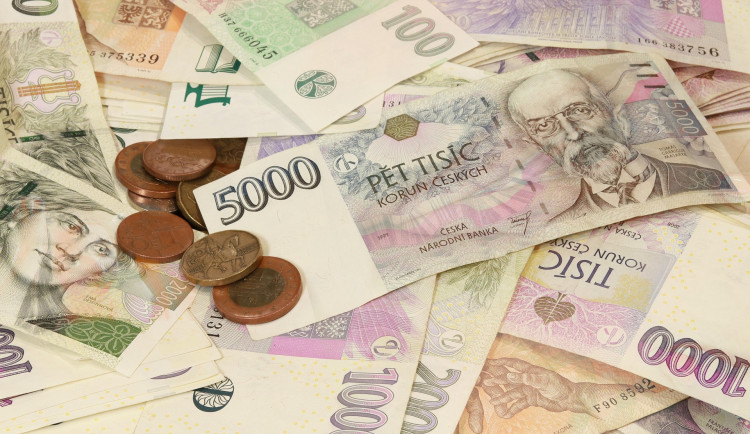 Senior zaplatil podvodníkům skoro 3 miliony na daně z investic, přitom nikdy nikam neinvestoval