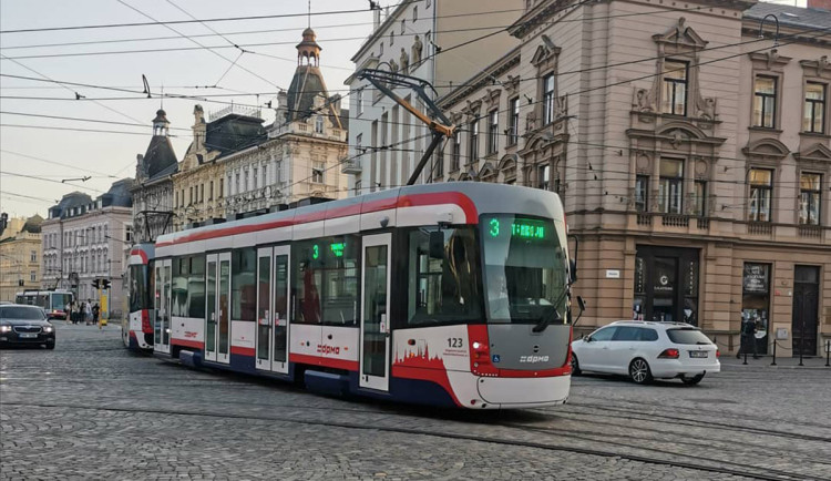 Uzavírka v centru Olomouce: oprava kanálů na čtvrt roku omezí provoz tramvají