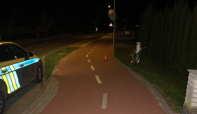 Tvrdý pád na cyklostezce. Cyklistika u Uničova nadýchala extrémní hodnotu