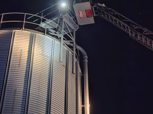 V Lipníku n. Bečvou hořela technologie a silo na výrobu polystyrenu. Škoda bude přes milion