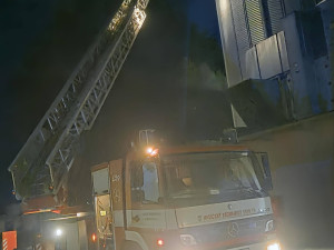 V Lipníku n. Bečvou hořela technologie a silo na výrobu polystyrenu. Škoda bude přes milion