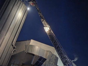 V Lipníku n. Bečvou hořela technologie a silo na výrobu polystyrenu. Škoda bude přes milion