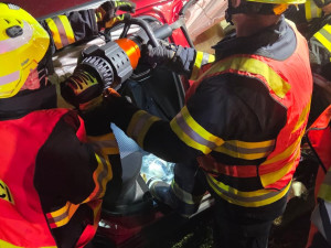 Pět zraněných při vážné nehodě na Přerovsku. V noci se razila tři auta, dvě čelně