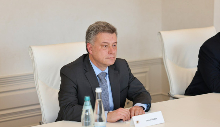 V bitcoinové kauze policie obvinila další lidi, podle některých médií i exministra Blažka