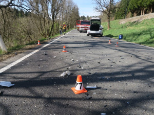 Sedmačtyřicetiletý motorkář zemřel při předjíždění u Branné. Stroj se rozpadl na kusy