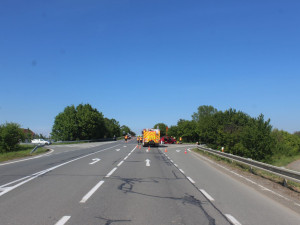 Mladý motorkář střet nepřežil. Sedmasedmdesátiletá řidička mu u Litovle nedala přednost