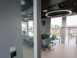 FOTO: Přerov se pyšní novou radnicí. Moderní stavba nabídne i kavárnu na střeše