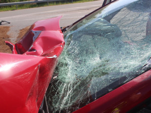 Mladý motorkář střet nepřežil. Sedmasedmdesátiletá řidička mu u Litovle nedala přednost