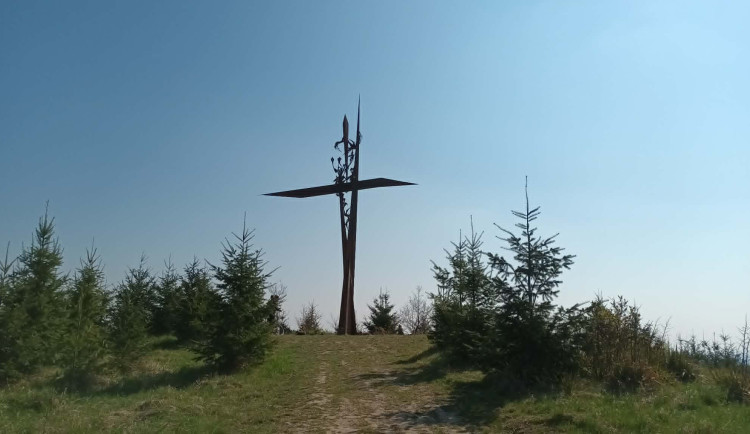 TIP NA VÝLET: Nová turistická stezka u Běleckého mlýna překvapí. Nabízí monumentální sochy i rozhlednu