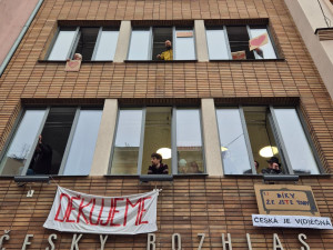 Stovky lidí dnes v Olomouci protestovaly proti rušení koncesionářských poplatků a za svobodnou kulturu