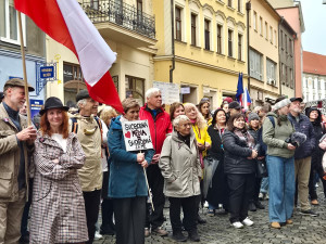 Stovky lidí dnes v Olomouci protestovaly proti rušení koncesionářských poplatků a za svobodnou kulturu