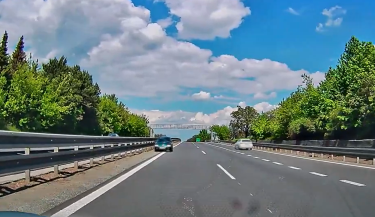 VIDEO: Do auta už nikdy nesednu. Šestaosmdesátiletý senior jel po dálnici z Prostějova v protisměru
