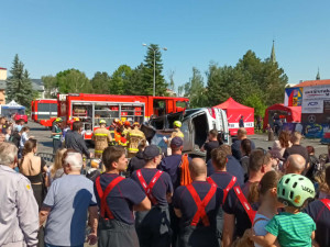 FOTOGALERIE: Tady jde o minuty. Hasiči soutěžili ve vyprošťování zraněných z havarovaných aut