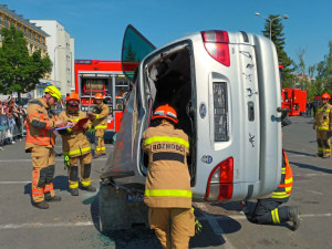 FOTOGALERIE: Tady jde o minuty. Hasiči soutěžili ve vyprošťování zraněných z havarovaných aut