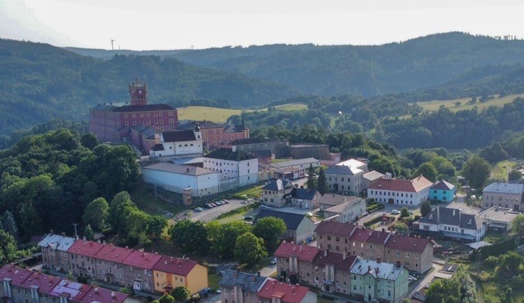 Vražda jako přes kopírák, vyšel z Mírova a znovu zabíjel. Recidivista jde před soud a hrozí mu doživotí