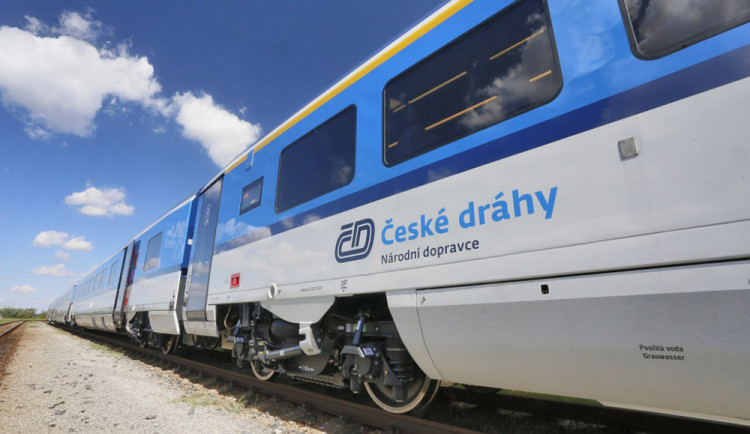 Cestující pozor. Na tratích z Přerova do Brna a z Olomouce do Nezamyslic budou výluky