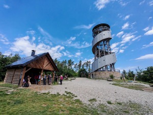 Velký třesk na Velkém Kosíři? Rozhlednu před novou výstavbou možná čeká odstřel