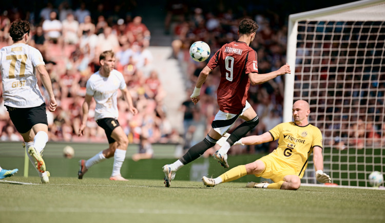 Fotbalisté Sparty otočili duel s Hradcem a zakončili sezonu výhrou