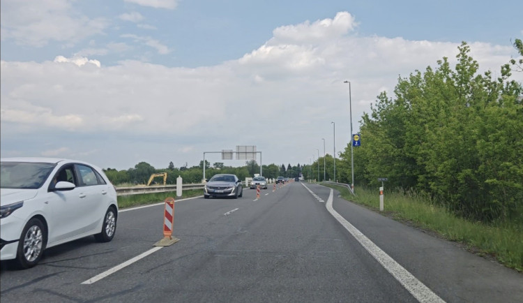 Bagry v akci na Pražské. Uzavírka u Globusu v Olomouci vstoupila do druhé fáze