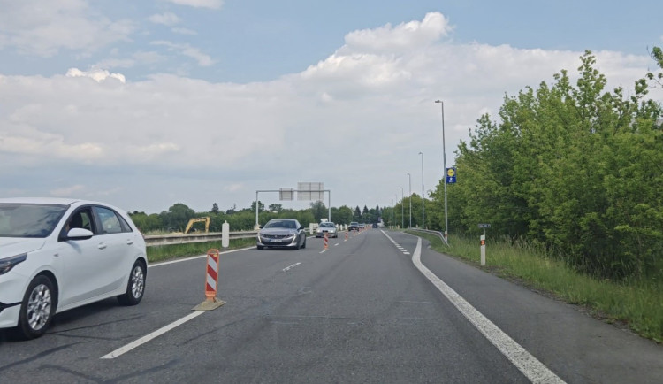 Bagry v akci na Pražské. Uzavírka u Globusu v Olomouci vstoupila do druhé fáze