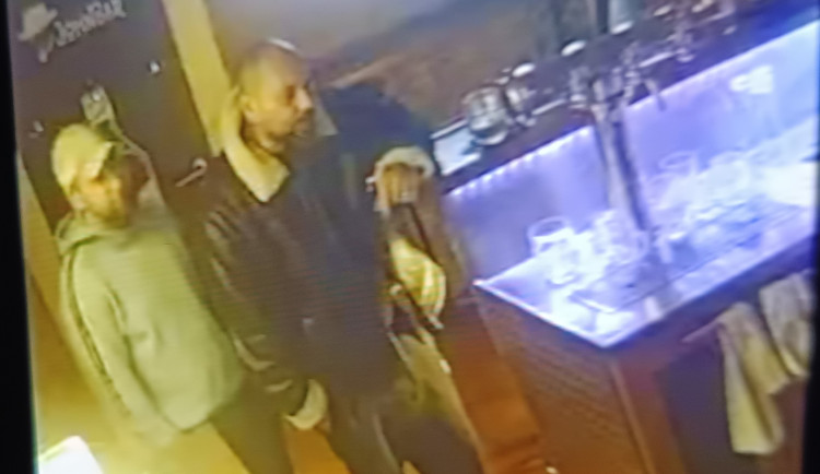 Policie hledá dva muže ze Šumperka kvůli napadení mladíka, který skončil v nemocnici