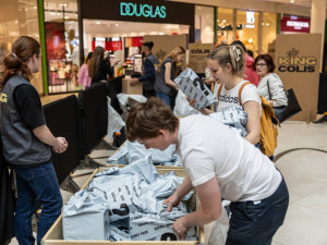 Prémiové ztracené zásilky šly na dračku. V Olomouci lidé vykoupili skoro šest tun zásob