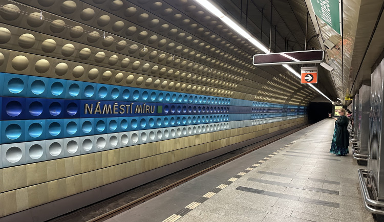 Mezi stanicemi Náměstí Míru a Želivského nejezdilo kvůli technické závadě metro