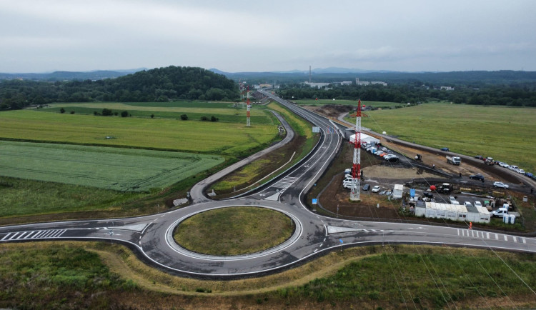 Střední úsek obchvatu České Lípy je hotový, z města odvede část tranzitní dopravy