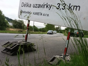 Cestování do Jeseníků a do Polska zkomplikuje oprava na Šumpersku. Silnice má trhliny