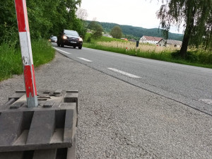 Cestování do Jeseníků a do Polska zkomplikuje oprava na Šumpersku. Silnice má trhliny