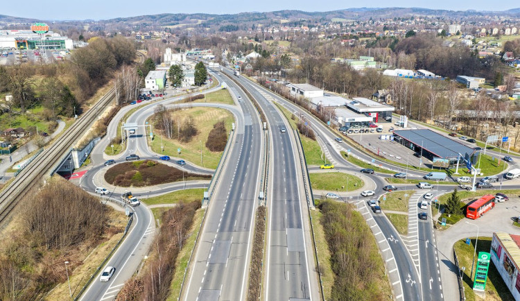 Odložte plánovanou uzavírku libereckého „sněhuláka“ nebo nastane dopravní kolaps, vyzývá kraj ŘSD