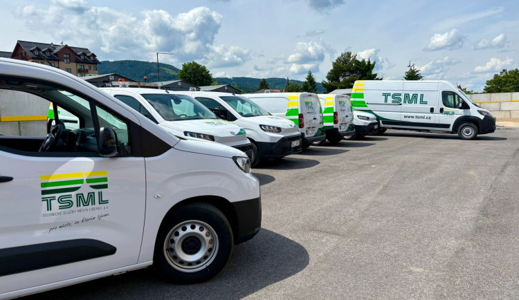 Technické služby v Liberci pořídily sedm elektromobilů, nahradí starší dieselové vozy