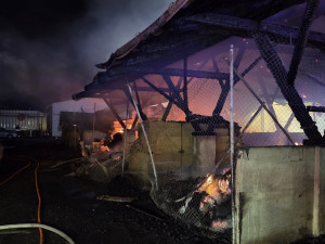 Noční požár v Horce nad Moravou. Na místo vyjíždělo sedm jednotek hasičů