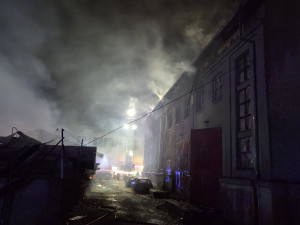 Noční požár v Horce nad Moravou. Na místo vyjíždělo sedm jednotek hasičů