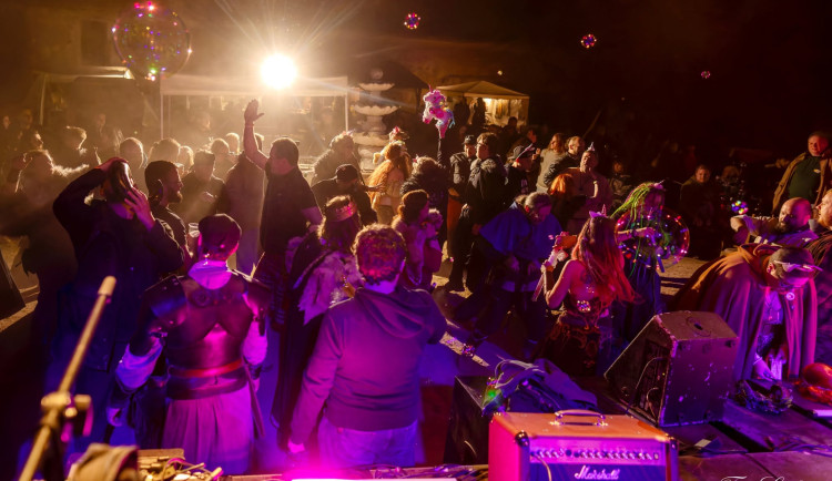 Zámek ve Ptení bude v pátek a v sobotu hostit punkový festival. Přijede patnáctka kapel