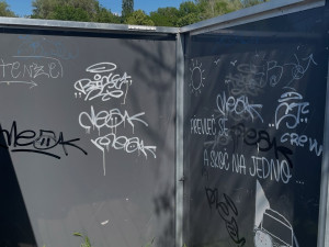 Poděbrady ničí vandalové. Provozovatelům areálu už docházejí síly, stopli nové projekty