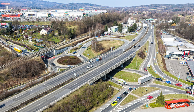 Oprava mostů nad Sněhulákem na průtahu Libercem začíná. Dopravu bude komplikovat do října