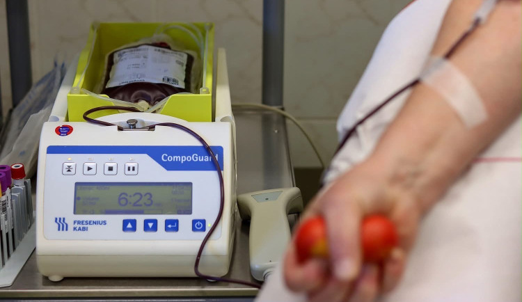 Je světový den dárců krve. Transfuzka liberecké nemocnice u té příležitosti hledá prvodárce