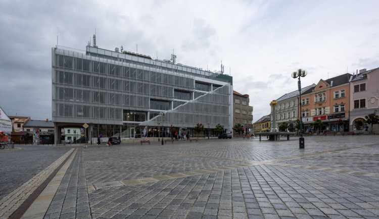 Přerovský magistrát v nové budově v centru se otvírá. Kavárna s terasou zatím fungovat nebude