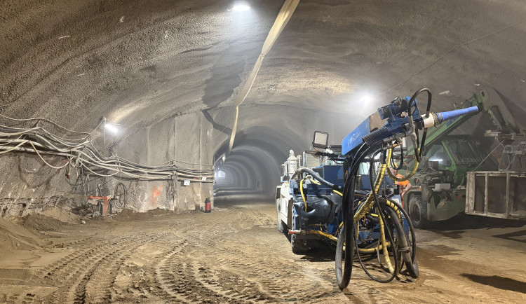 FOTO: Pod Vinohrady vzniká průzkumná štola. Podívejte se do budoucího tunelu