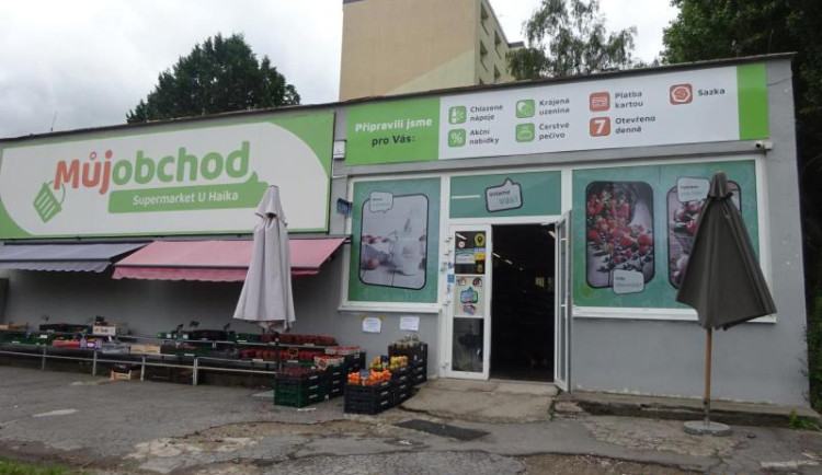 Inspektoři zakázali kvůli špíně a hmyzu užívat část prostor Supermarketu u Haika v České Lípě