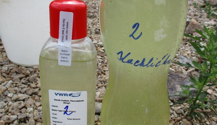 První zákaz koupání v Česku: Lidé nesmí do rybníku Kachlička na Havlíčkobrodsku