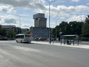 Důlkovaný asfalt vzbudil v Olomouci posměch i hněv. Novou silnici čeká odfrézování